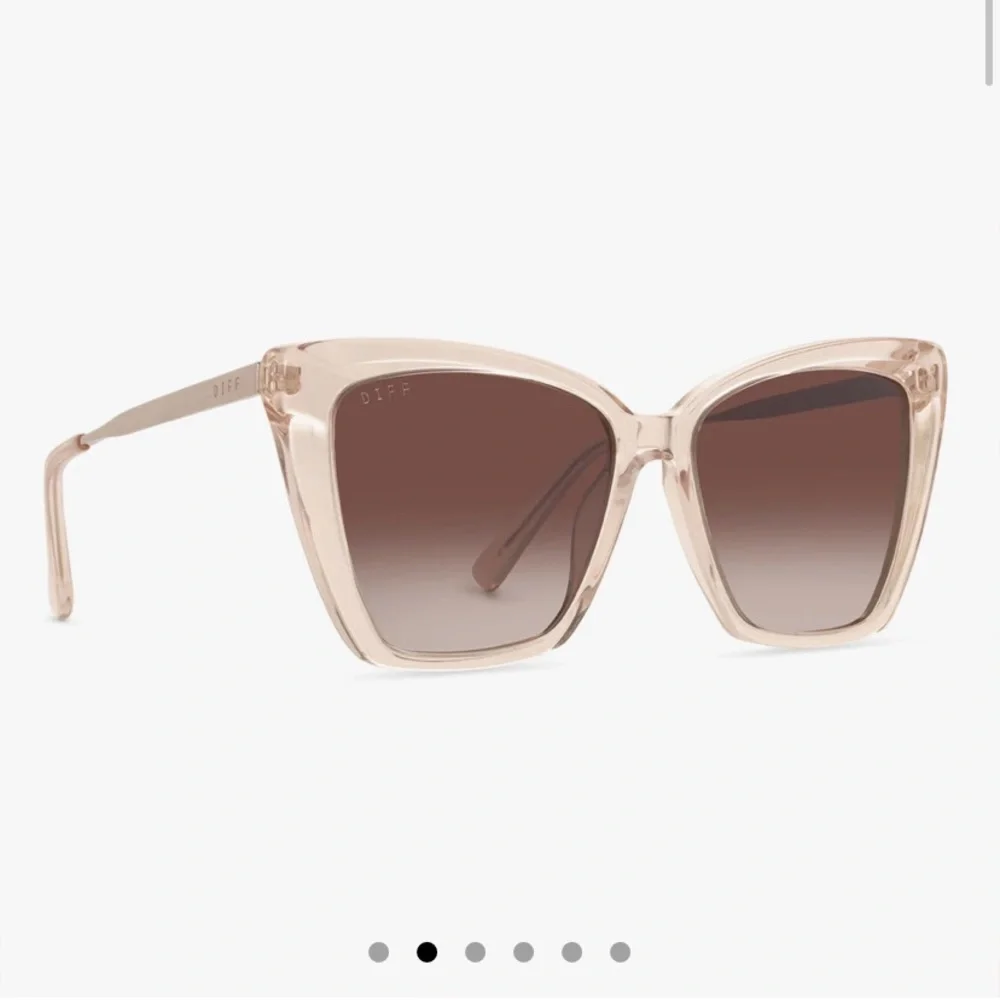 Becky II Sandstone Crystal Brown Fade Polarized Sunglasses - Picture 6 of 11